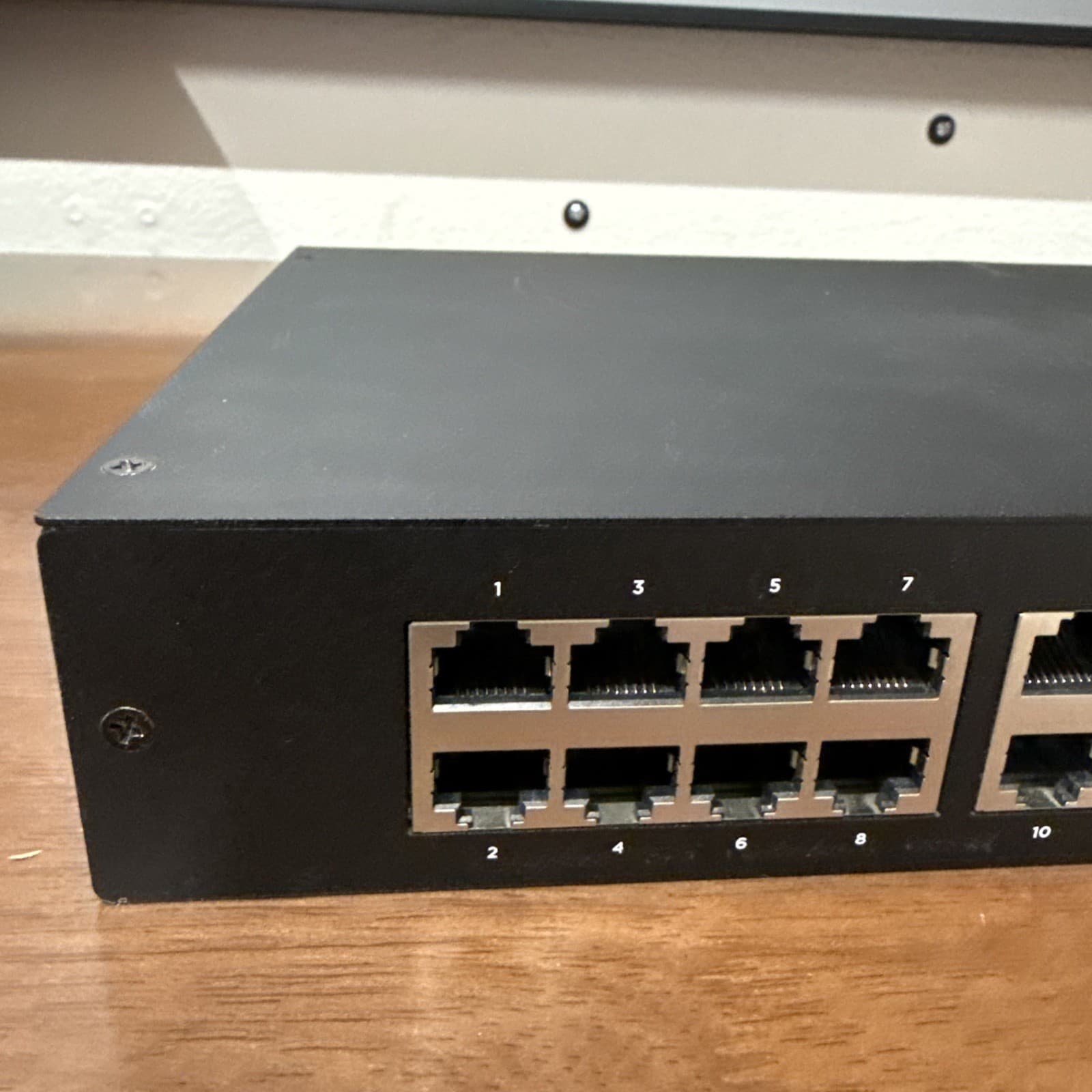 ARAKNIS NETWORKS AN-100-SW-F-16, 16 Port Switch With Rack Ears  Ethernet Switch - Image 4