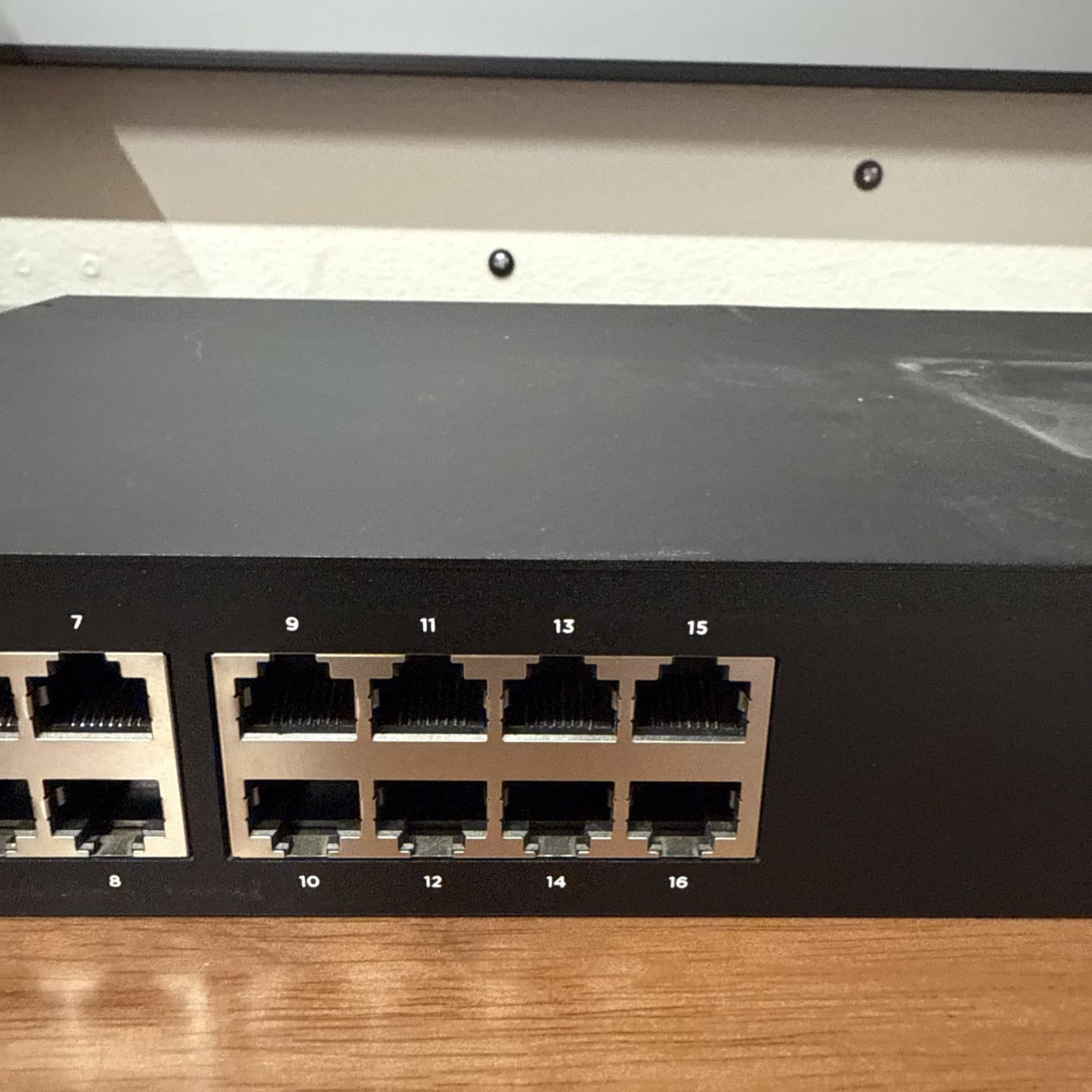 ARAKNIS NETWORKS AN-100-SW-F-16, 16 Port Switch With Rack Ears  Ethernet Switch - Image 5